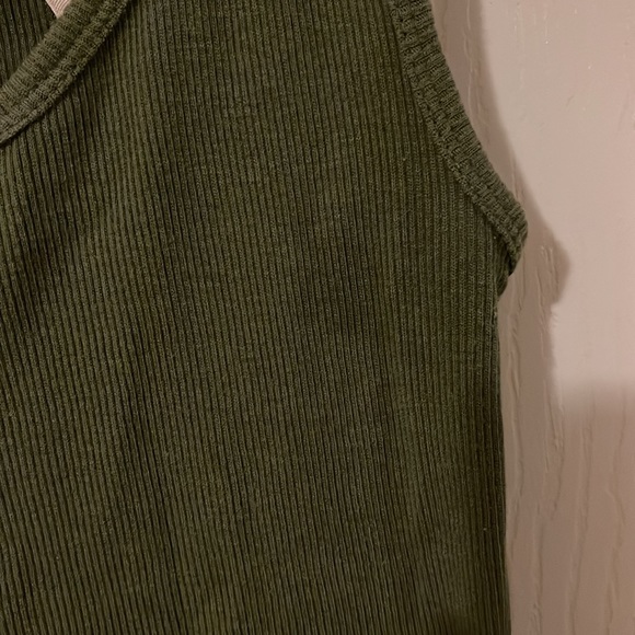 Tank top. - Picture 2 of 3